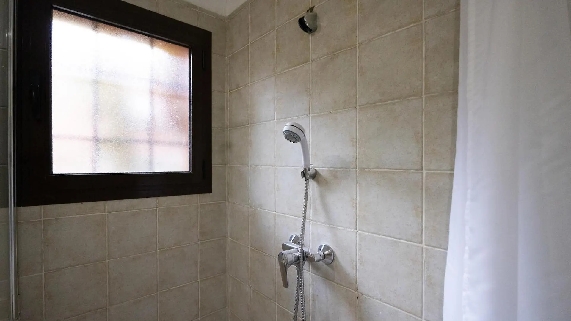 Bougainvillea Retreat, Espacioso Terraza & Parking Apartment Estepona
