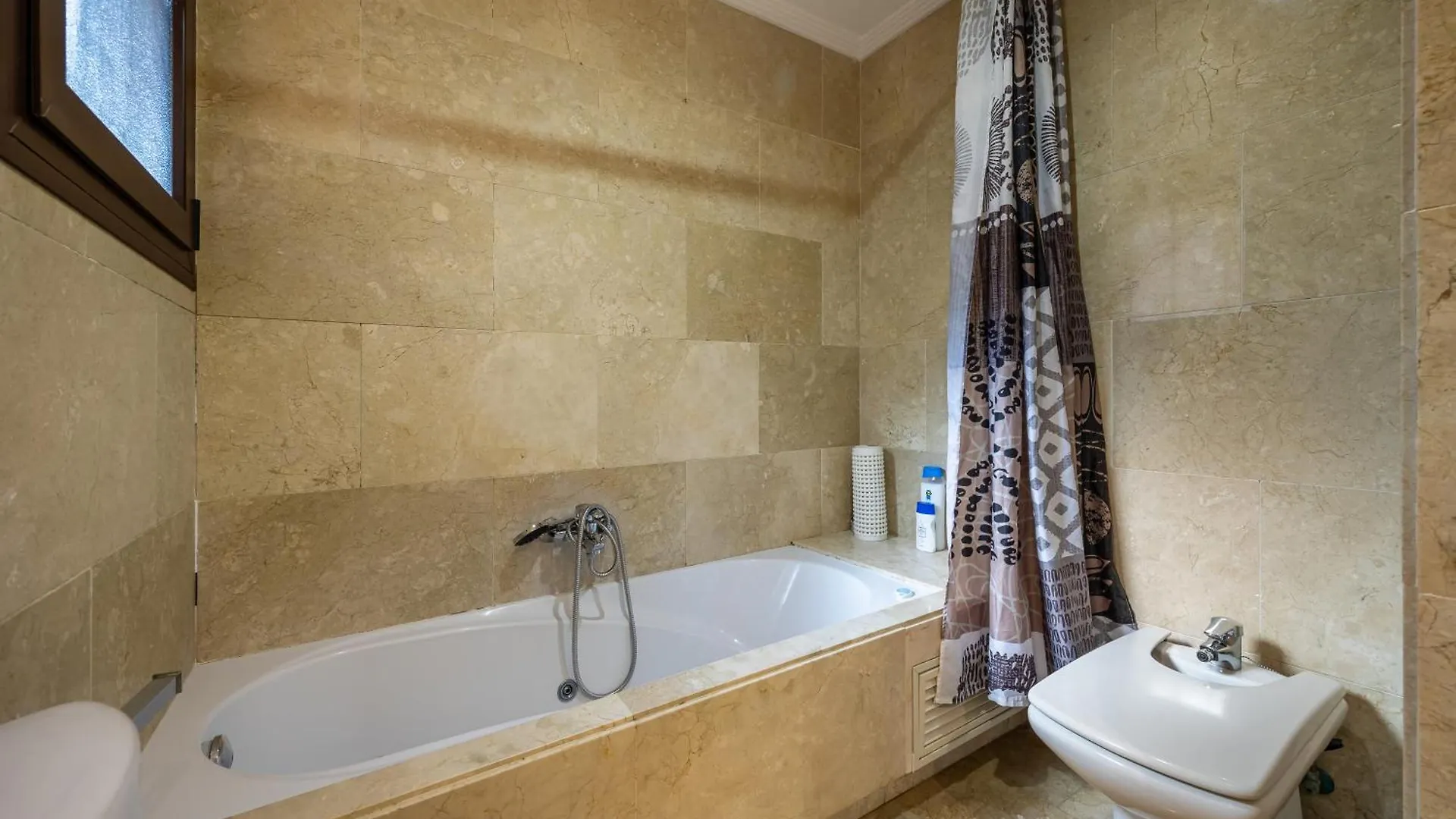 Bougainvillea Retreat, Espacioso Terraza & Parking Spanien