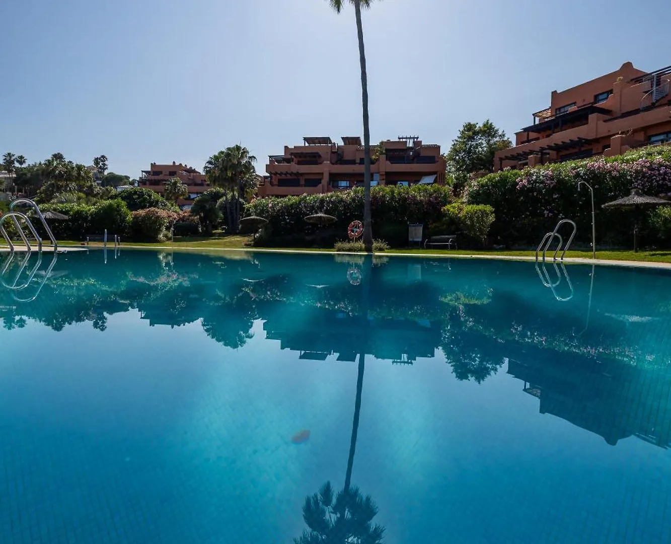 Apartment Bougainvillea Retreat, Espacioso Terraza & Parking Spanien
