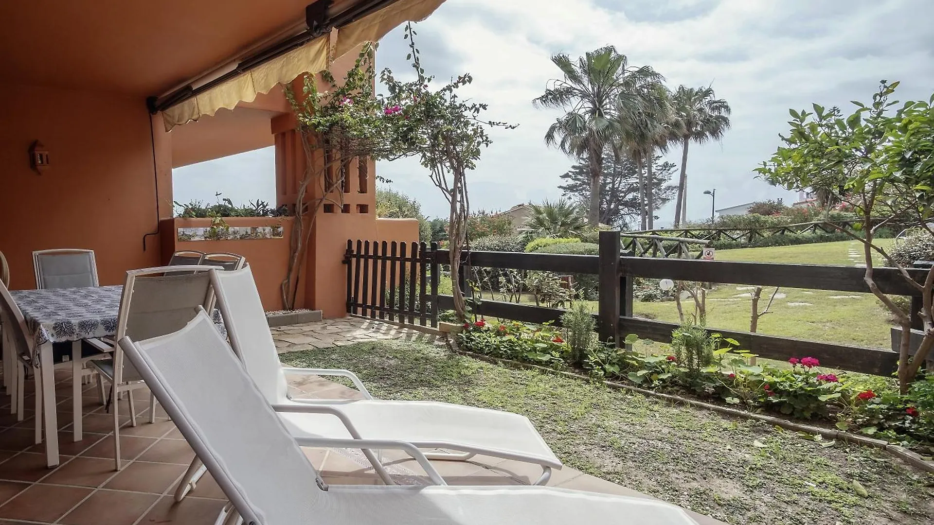 Bougainvillea Bay Estepona With Parking Spain