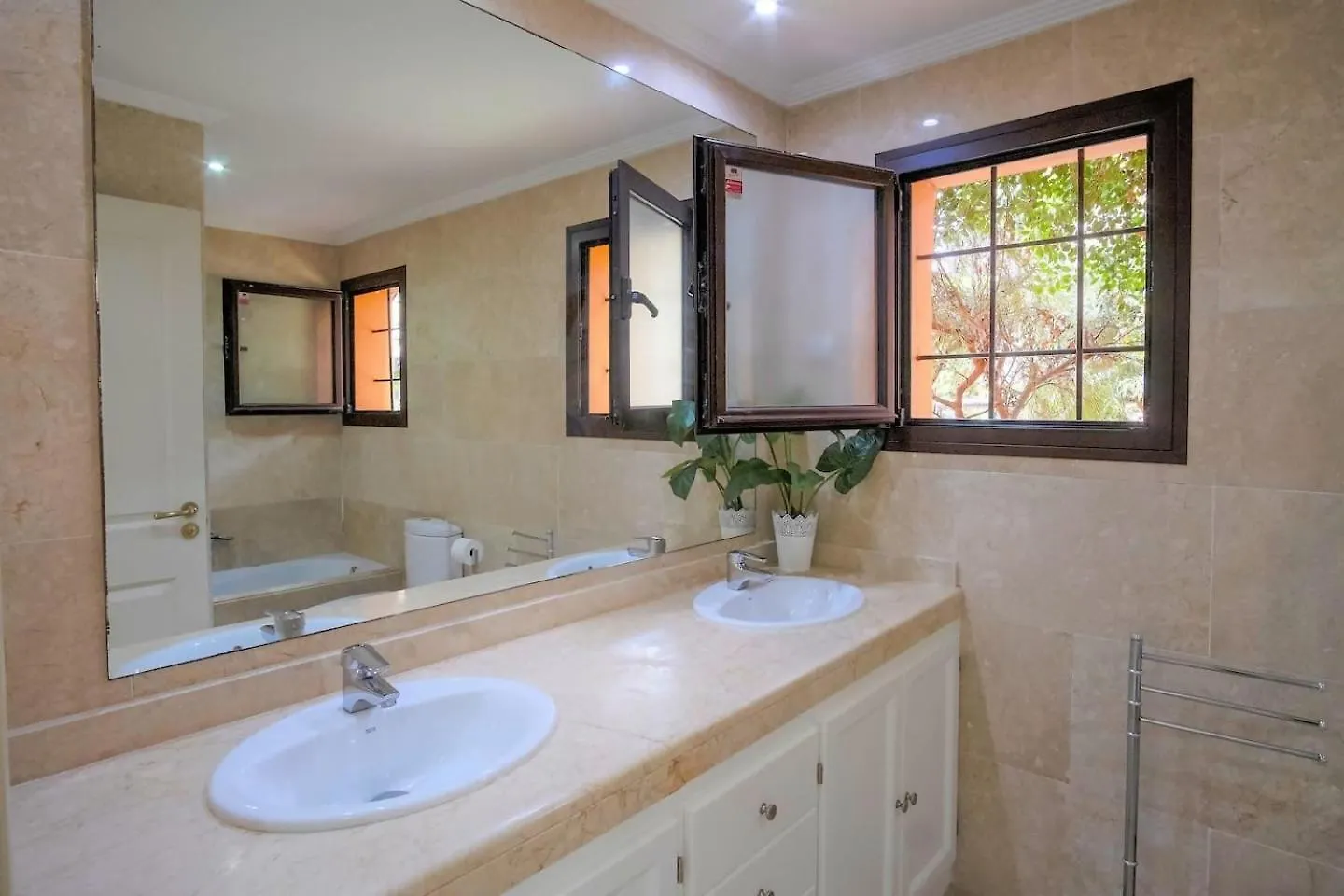 Apartment Bougainvillea Bay Estepona With Parking Spain