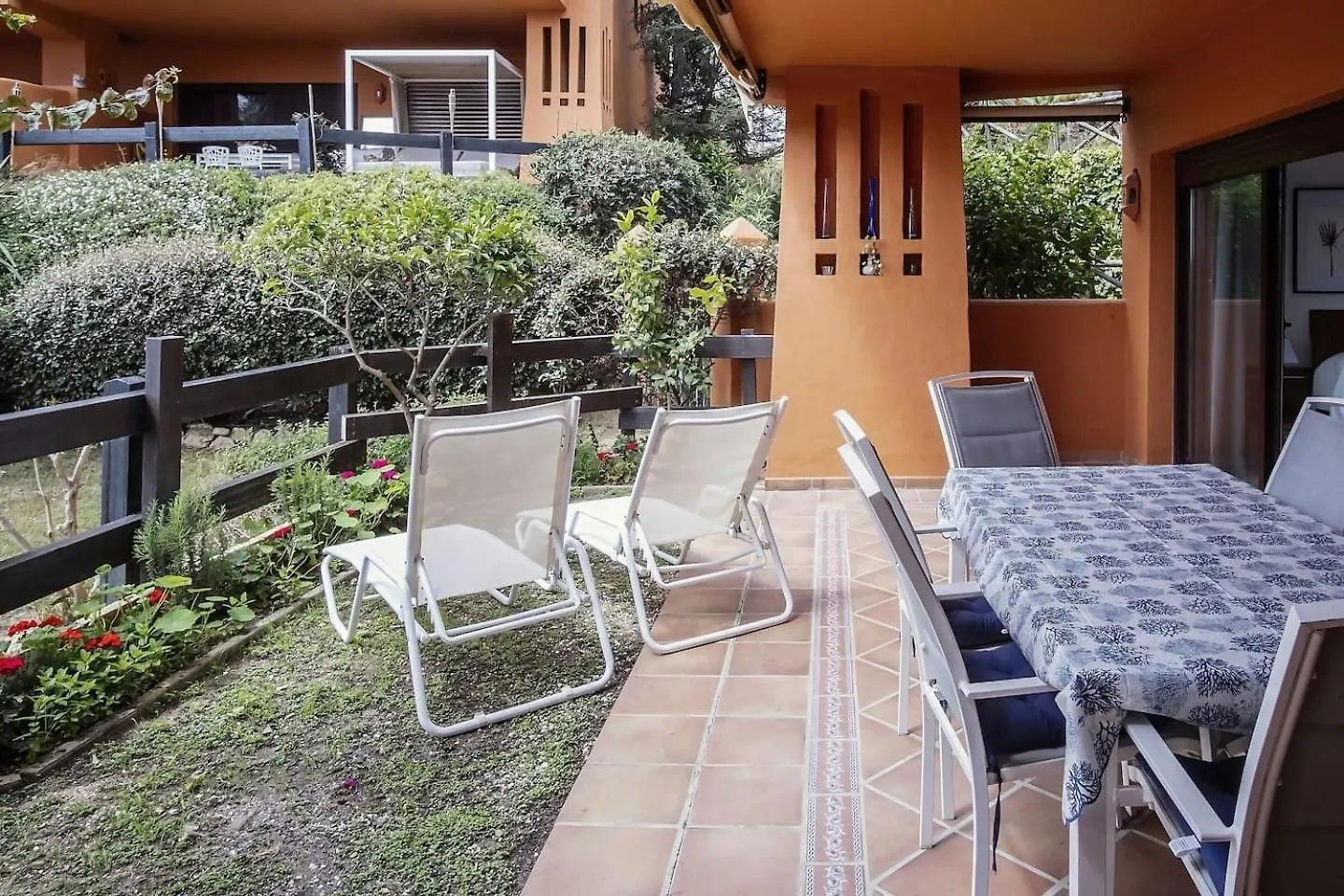 Bougainvillea Bay Estepona With Parking 0*,