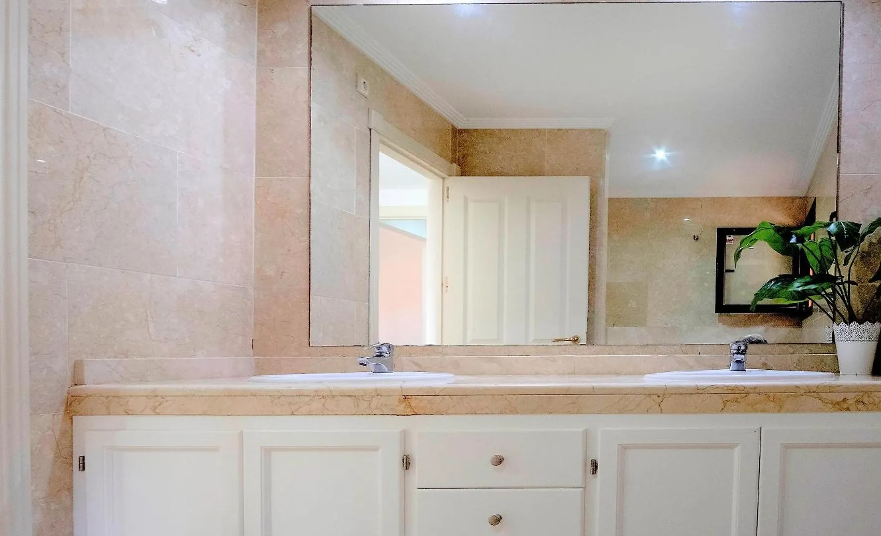 Bougainvillea Bay Estepona With Parking Apartment